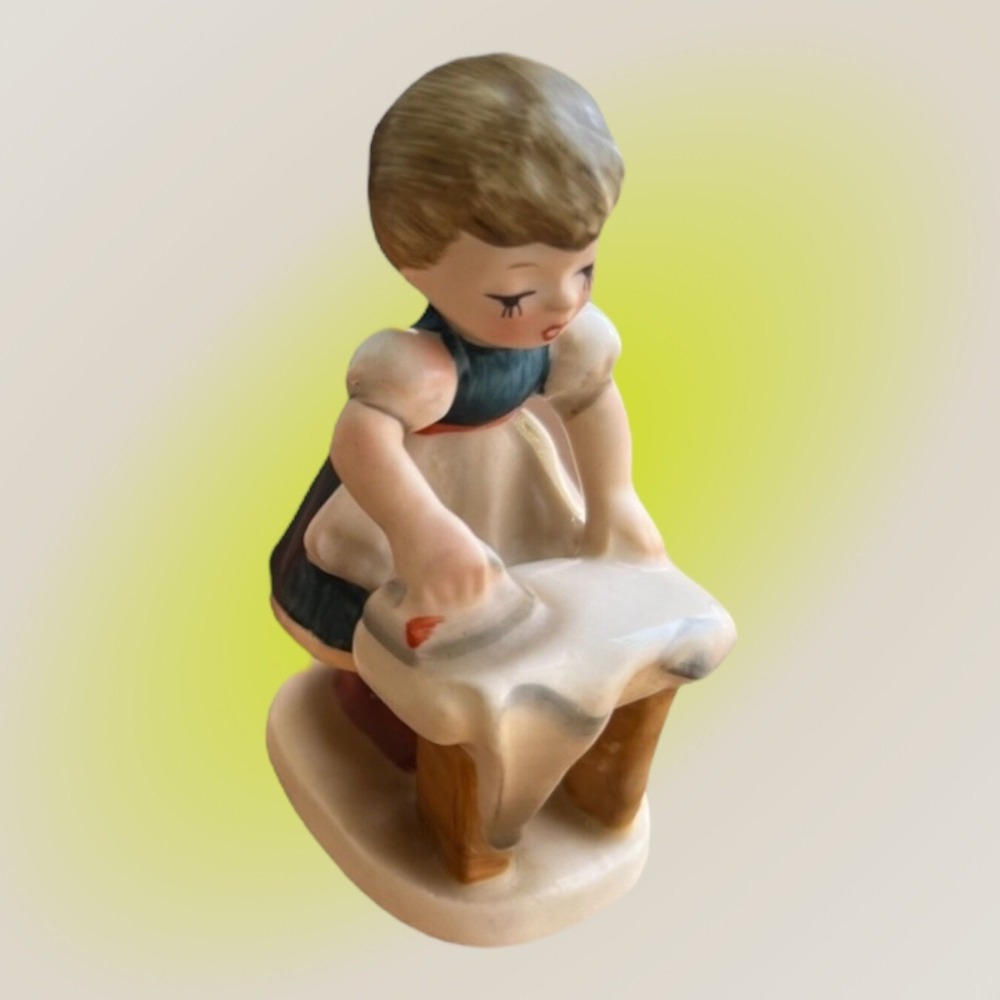 Napco Ceramic Figurine Japan Girl Ironing AH901 Grannycore Retro Cottagecore Vtg - Picture 11 of 12